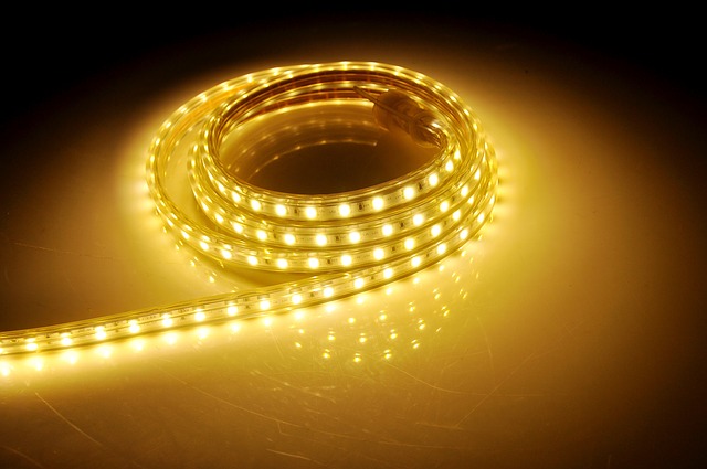 žiariace led pásy, LED, kotúč, diódy, žltá farba.jpg